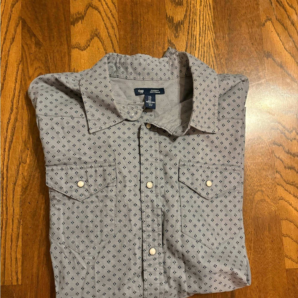 GAP Men's Gray Diamond Print Casual Shirt